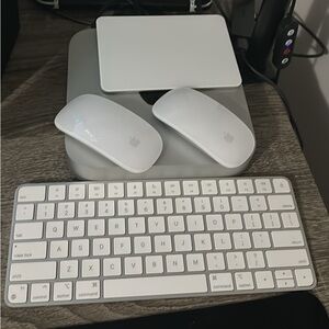Mac Mini 2023 M2 chip + Accessories